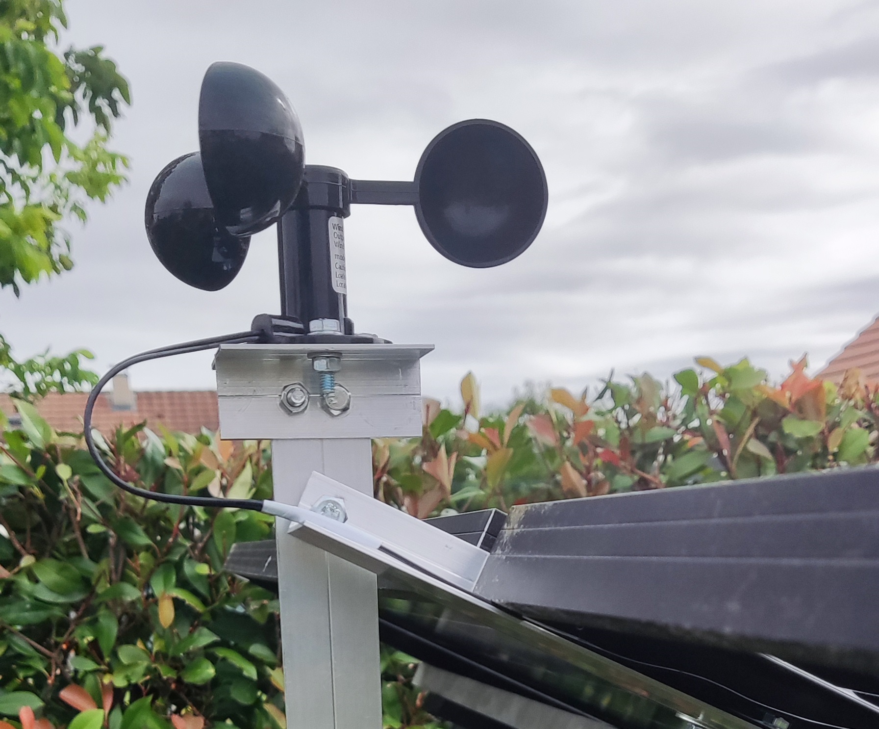 Smart Solar Tracker – Auto leveling anemometer support